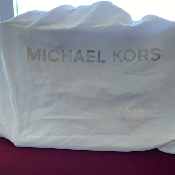 MK. Micheal Kors Voyager LOGO tote bag. - Picture 6 of 8